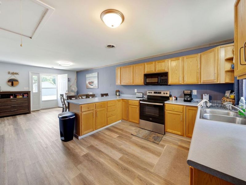 389 Loraine Avenue, Put in Bay, OH 43449 Photo 12