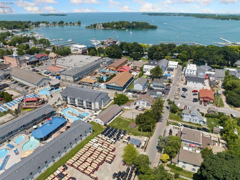 389 Loraine Avenue, Put in Bay, OH 43449 Photo 35