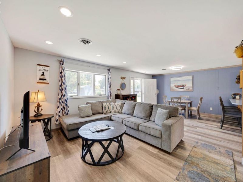 389 Loraine Avenue, Put in Bay, OH 43449 Photo 5