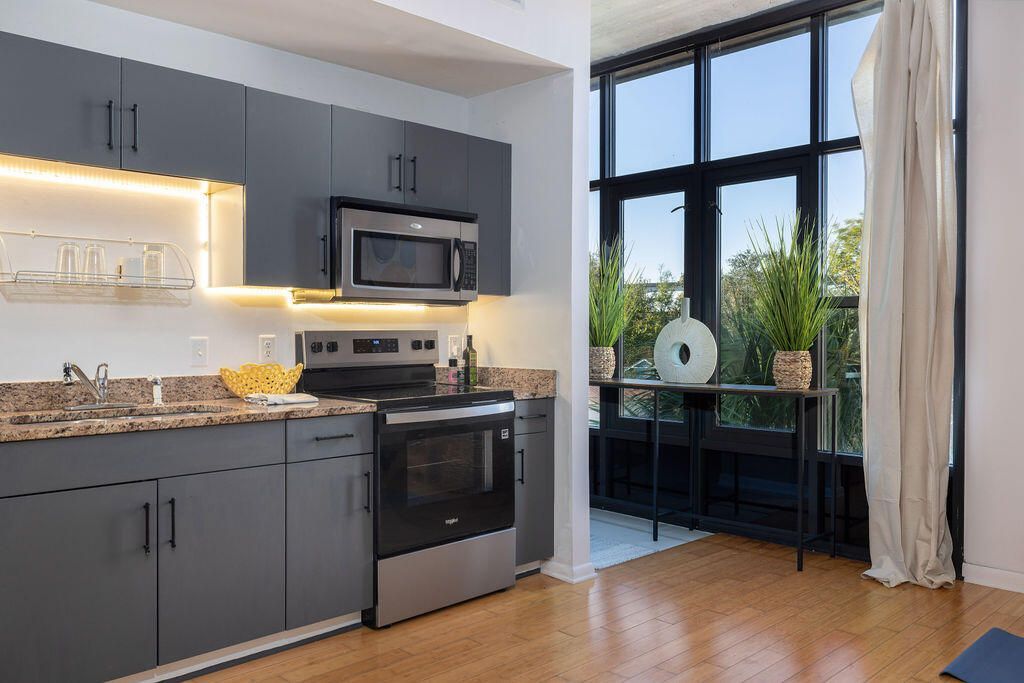 1 Cool Blow Street Photo 1