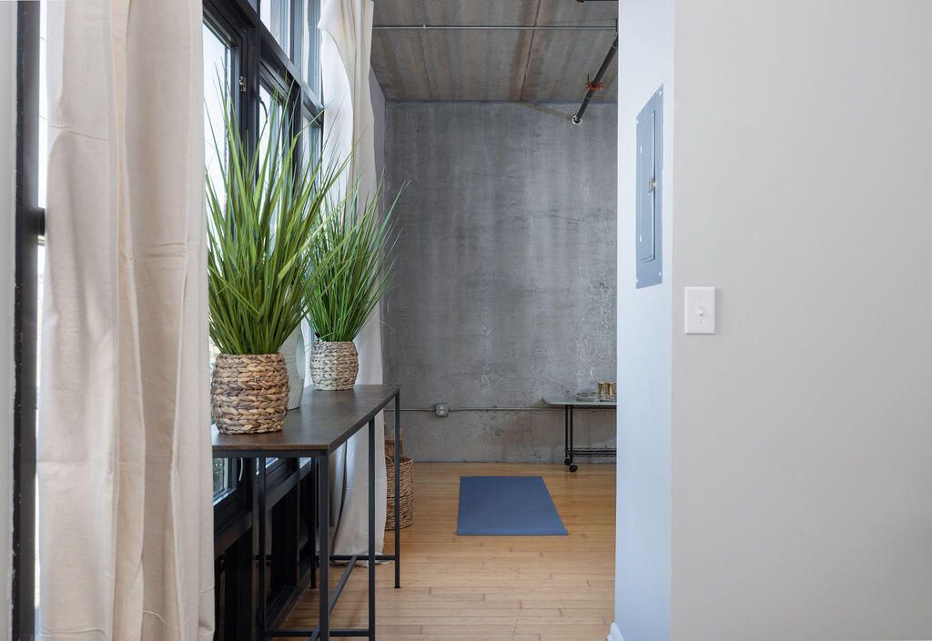 1 Cool Blow Street Photo 10