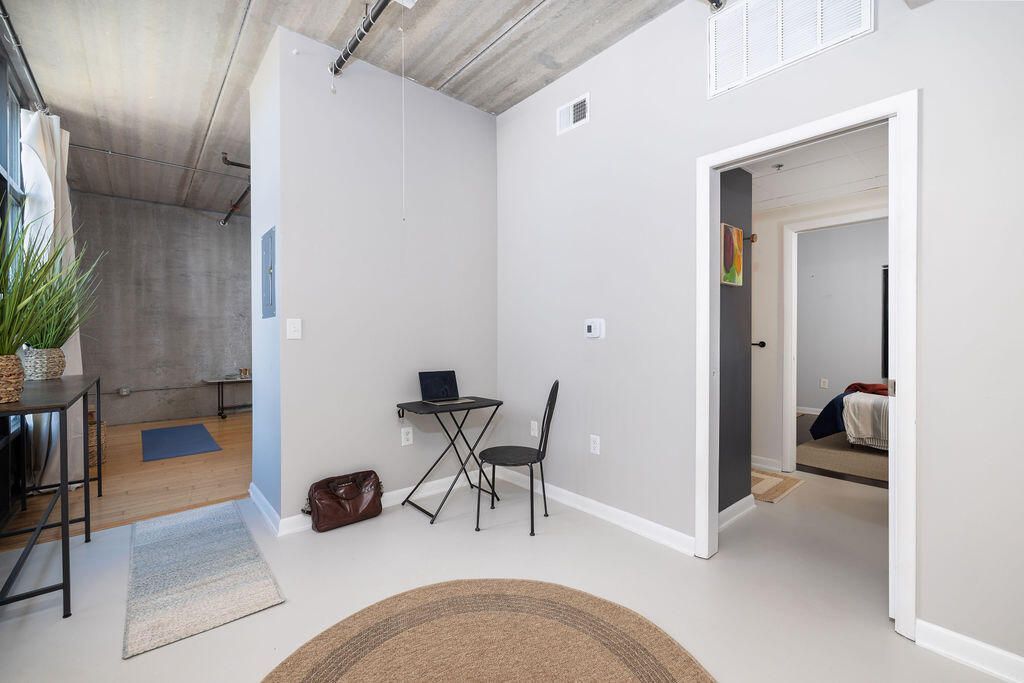 1 Cool Blow Street Photo 11