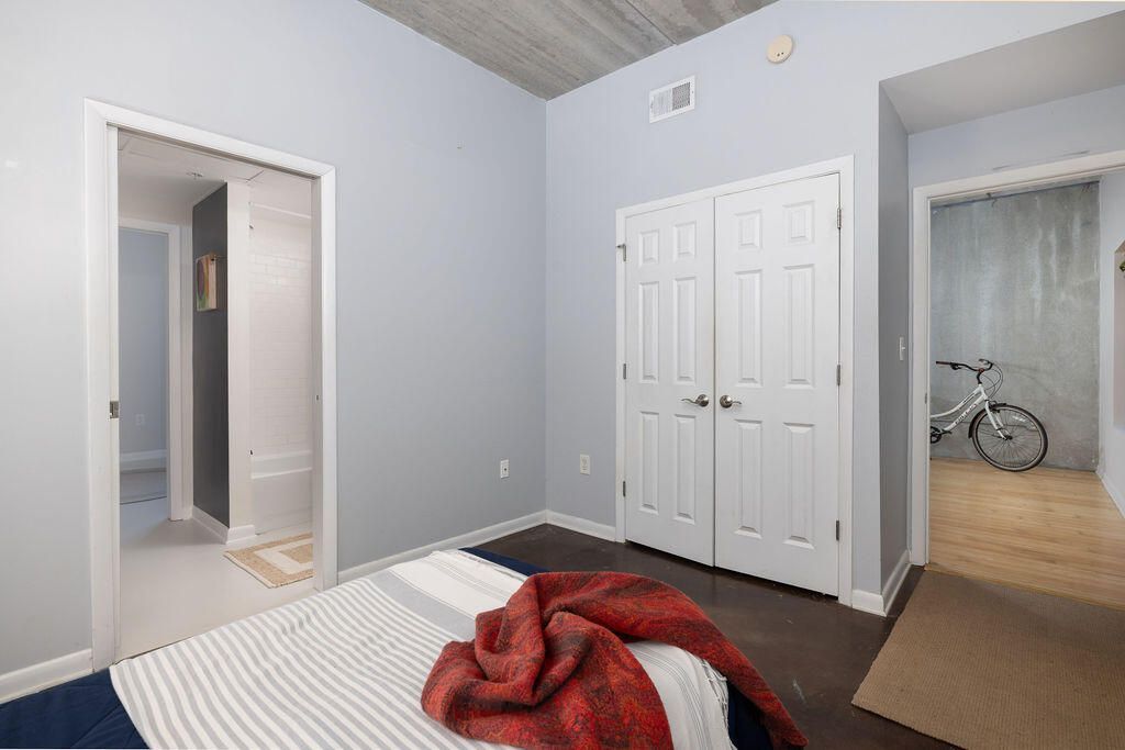 1 Cool Blow Street Photo 13