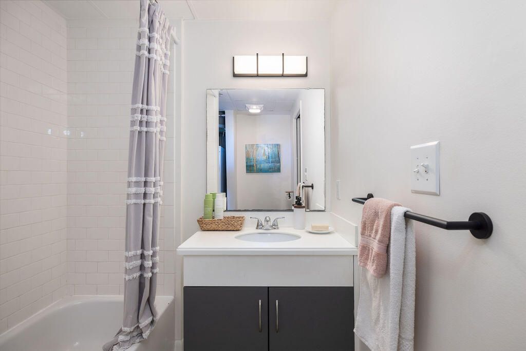 1 Cool Blow Street Photo 15