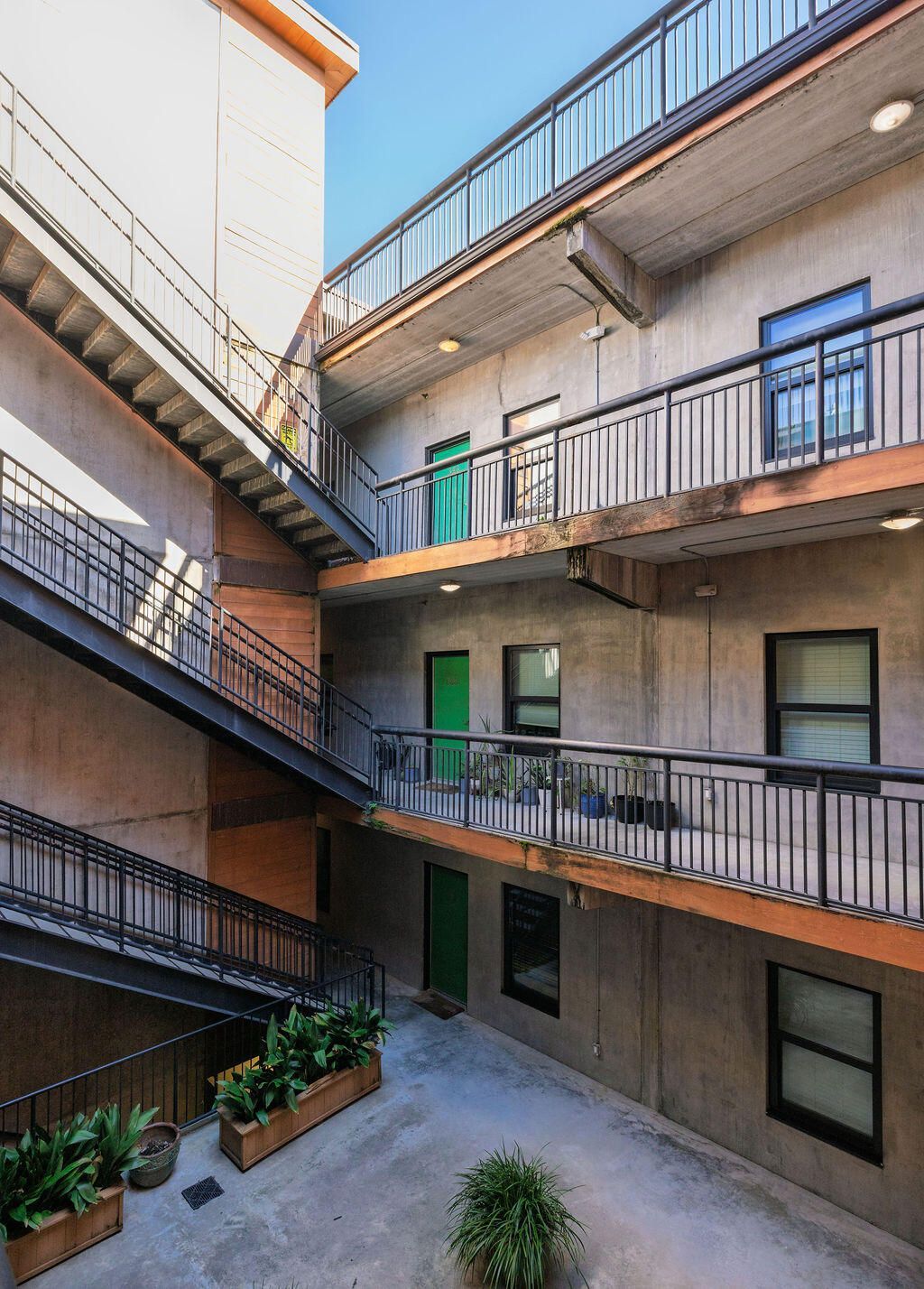 1 Cool Blow Street Photo 17