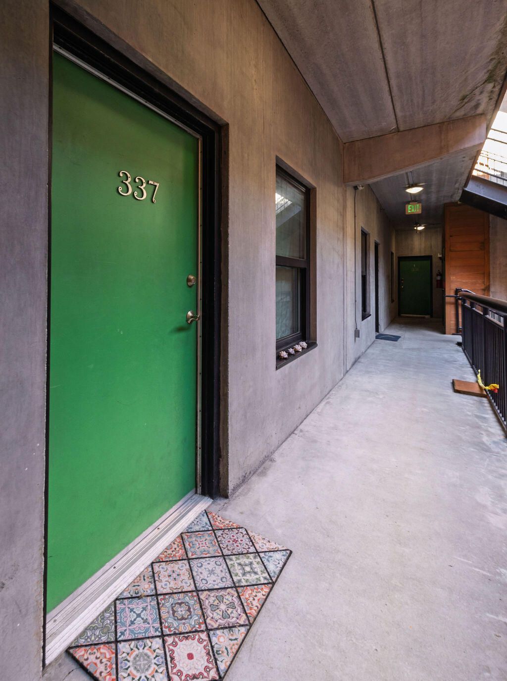 1 Cool Blow Street Photo 19