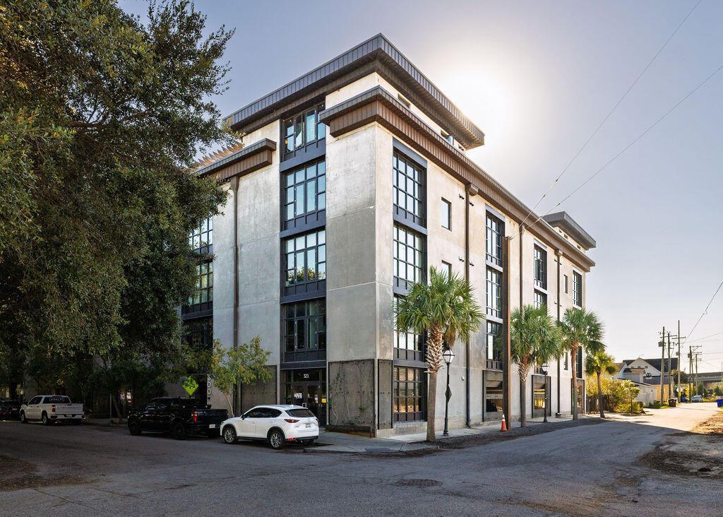 1 Cool Blow Street Photo 2