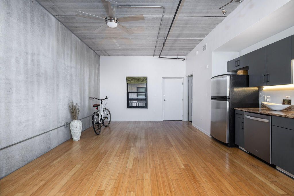 1 Cool Blow Street Photo 20