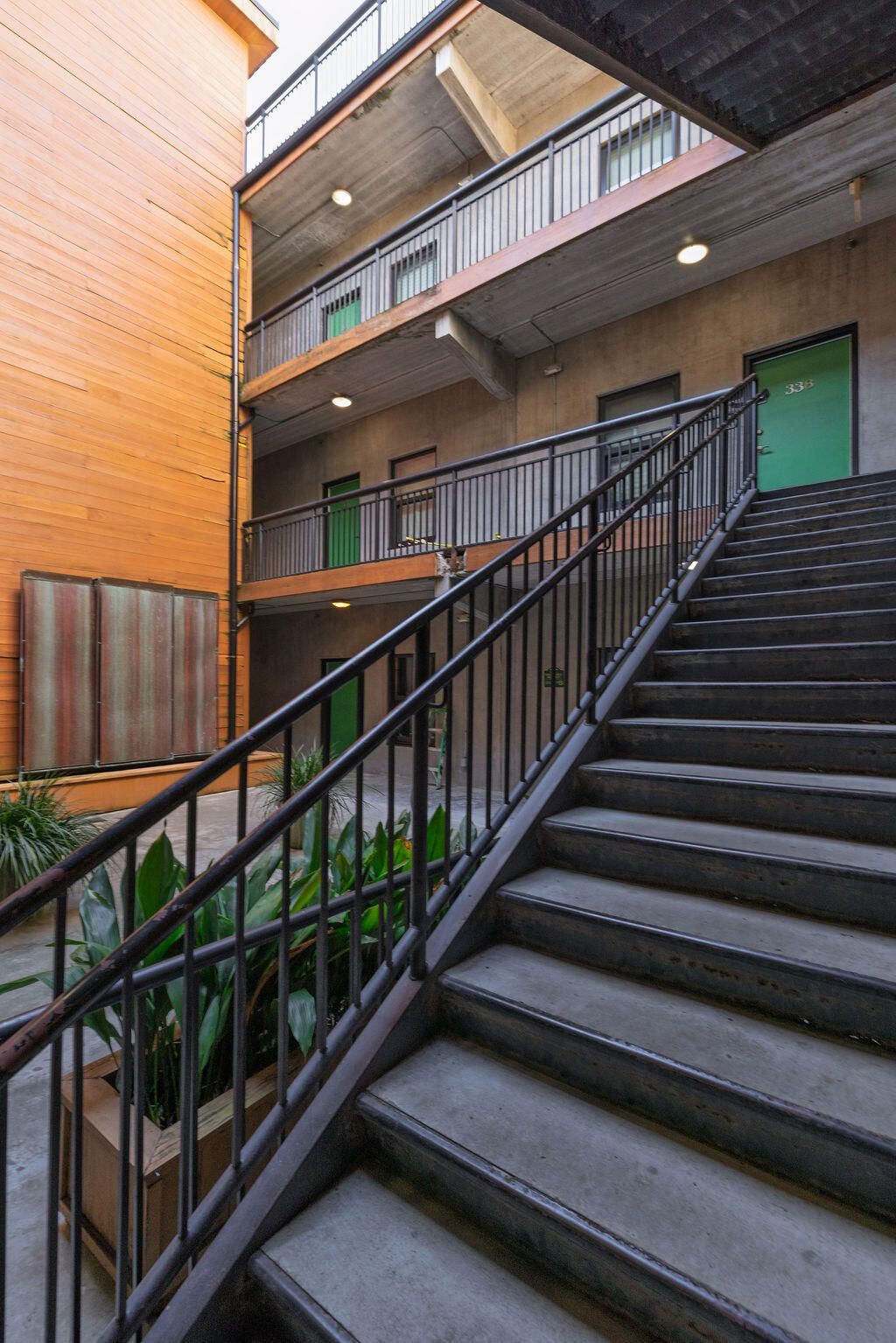 1 Cool Blow Street Photo 22