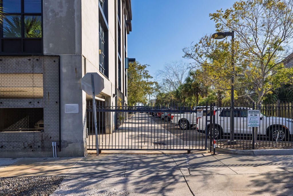 1 Cool Blow Street Photo 26