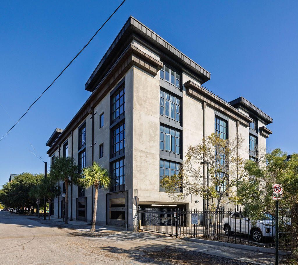 1 Cool Blow Street Photo 27