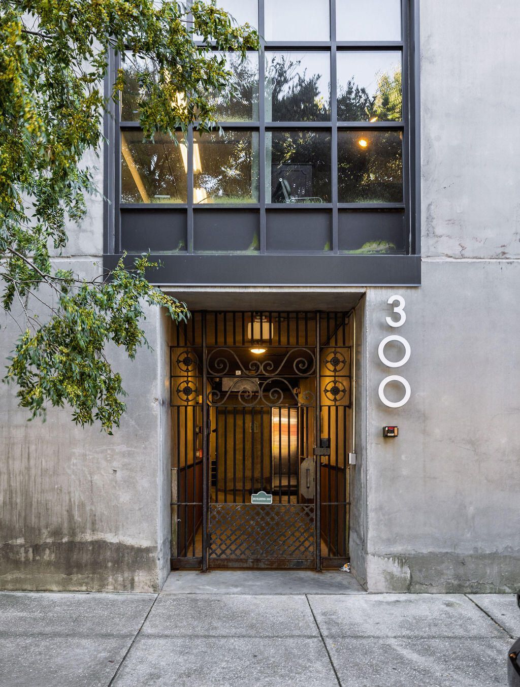 1 Cool Blow Street Photo 3