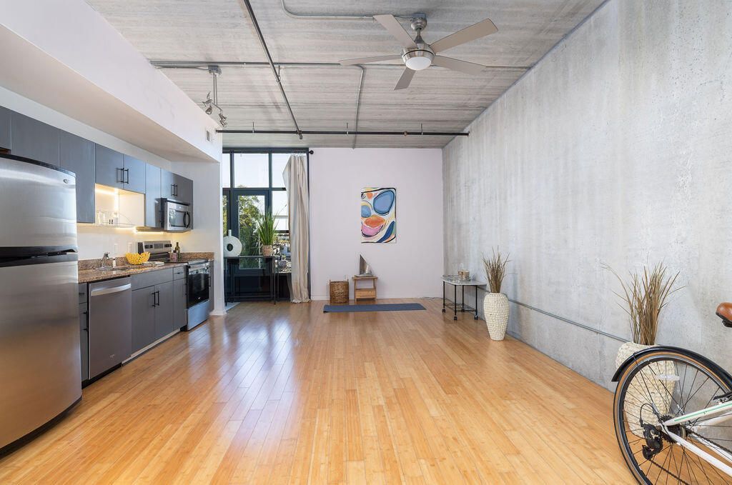 1 Cool Blow Street Photo 5