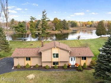 1365 Thistleridge Drive, Groveland Twp, MI 48442