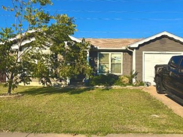 5400 Creek Valley Drive, Arlington, TX 76018