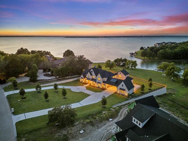 9 Meadowlake Drive, Heath, TX 75032