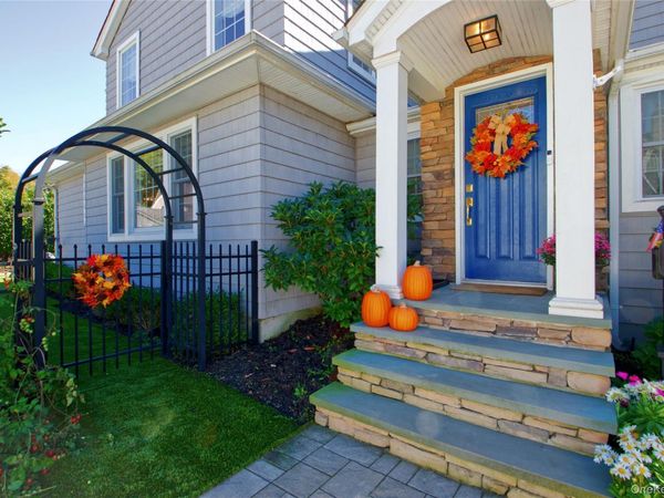 112 Bromleigh Road, Stewart Manor, NY 11530