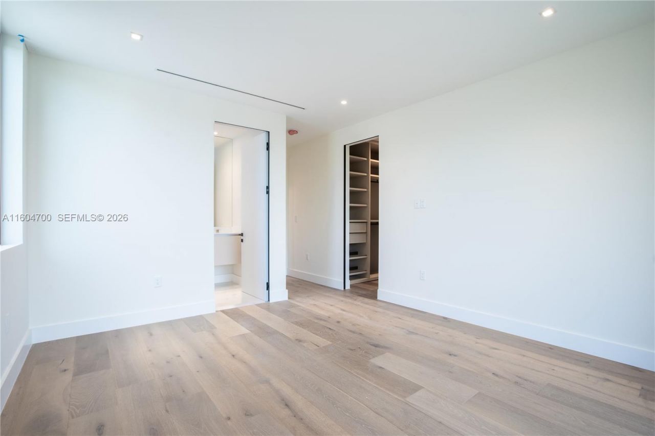 345 W 46th St, Unit 345, Miami Beach, FL 33140 Photo