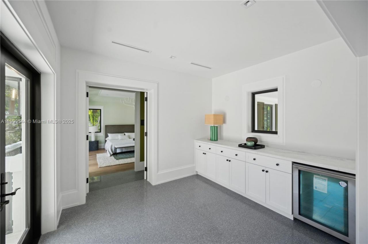 3701 Park Ave, Miami, FL 33133 Photo