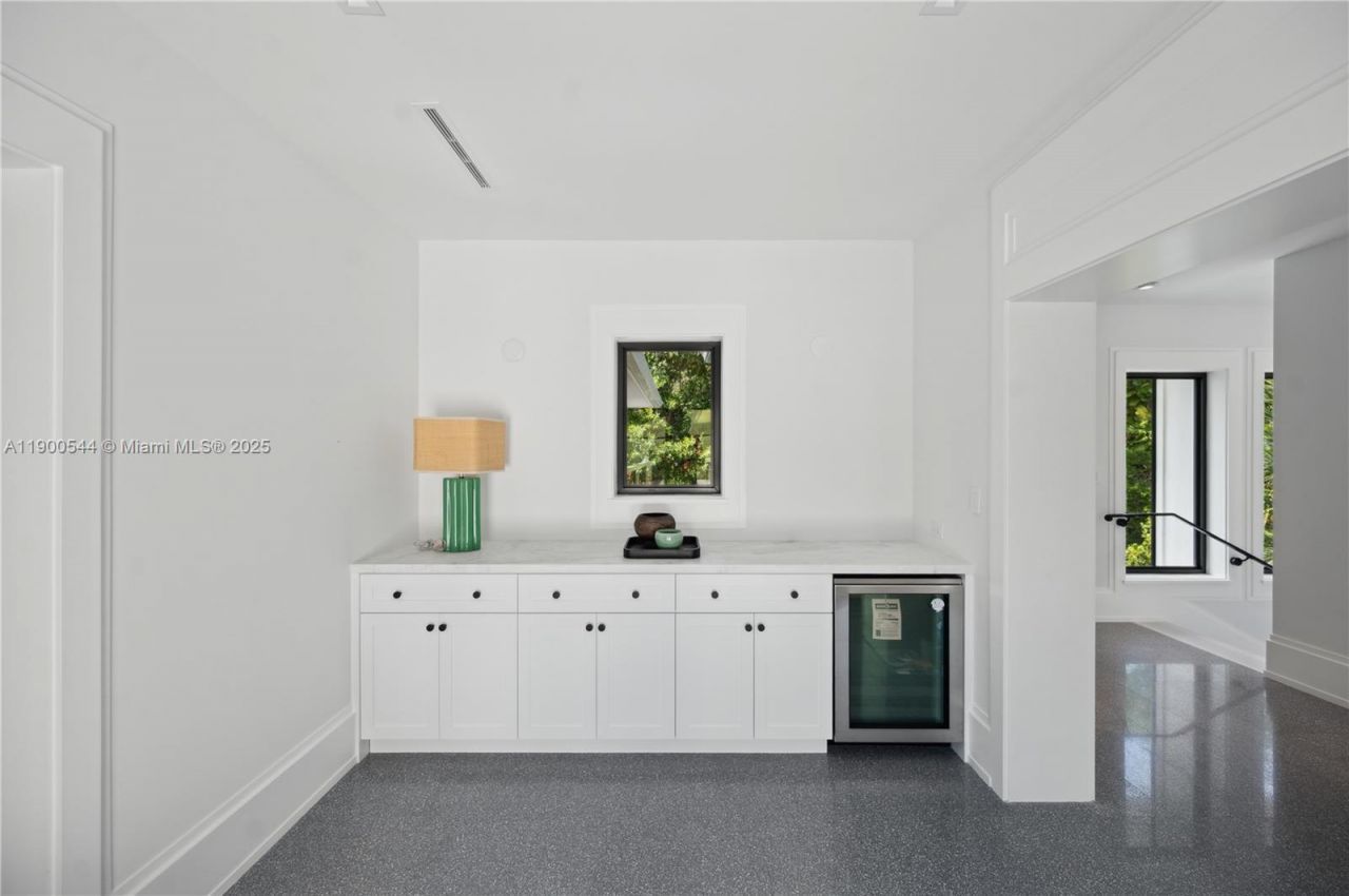 3701 Park Ave, Miami, FL 33133 Photo