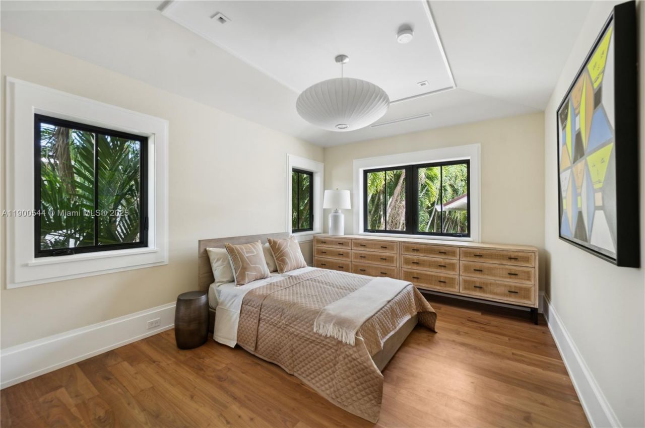 3701 Park Ave, Miami, FL 33133 Photo