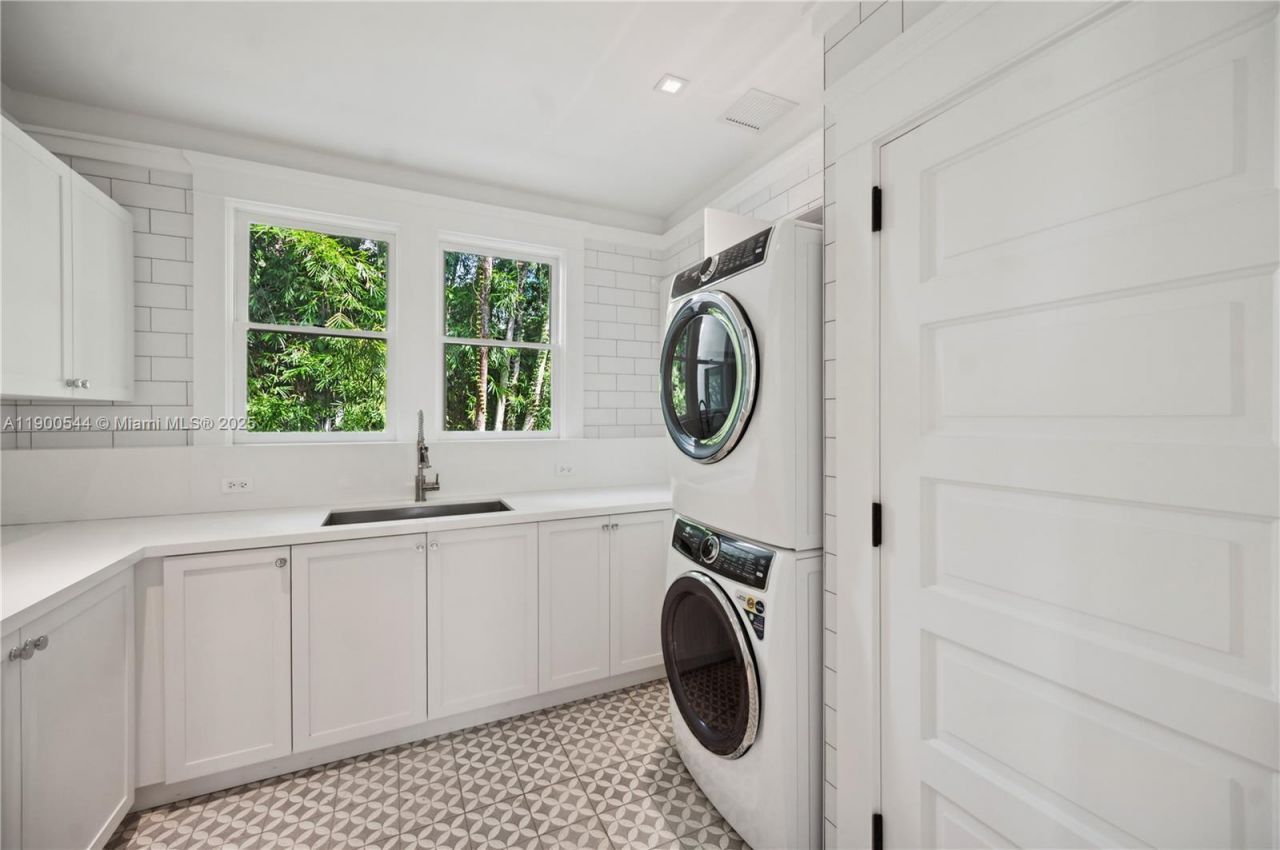 3701 Park Ave, Miami, FL 33133 Photo