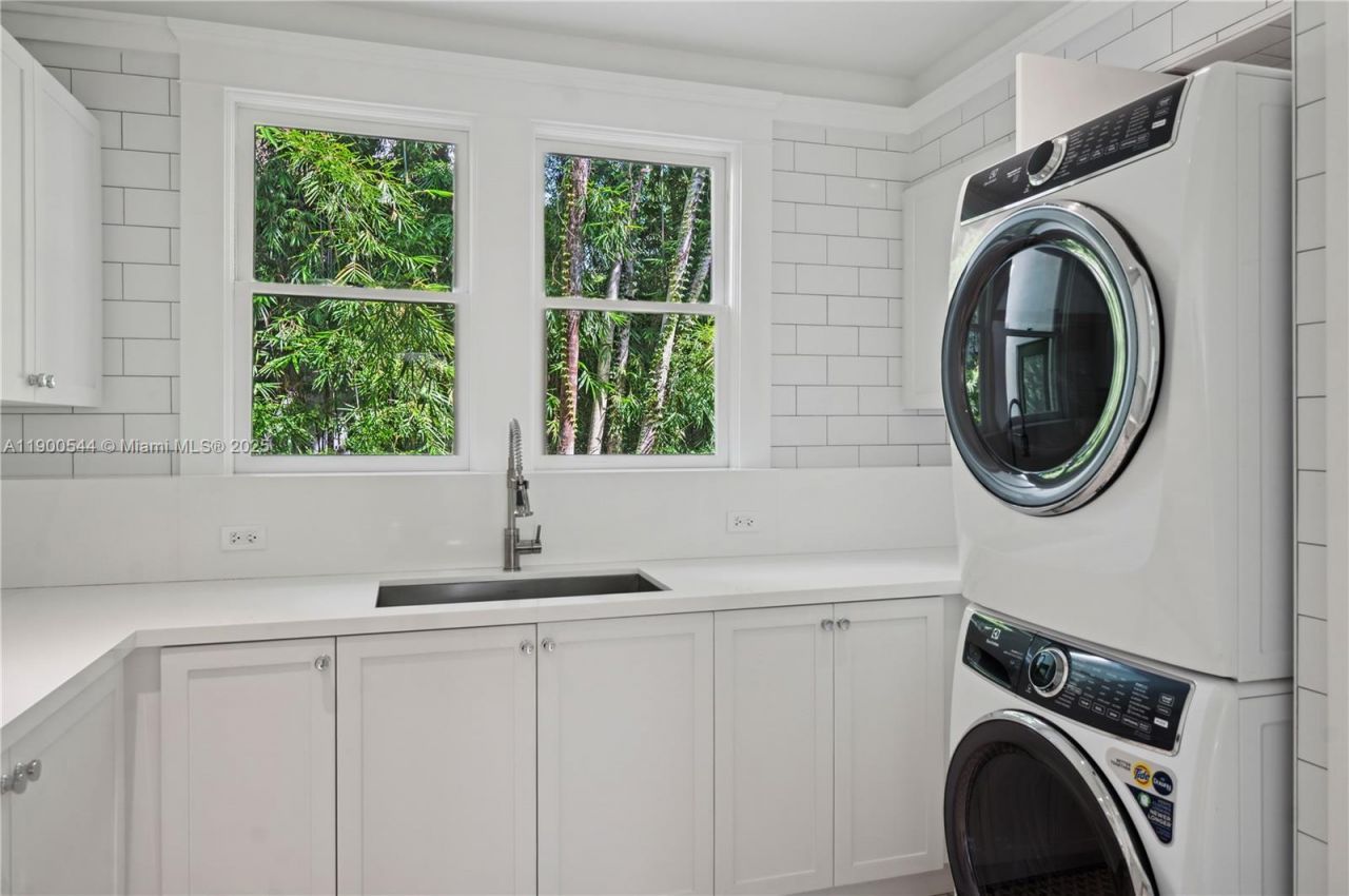 3701 Park Ave, Miami, FL 33133 Photo