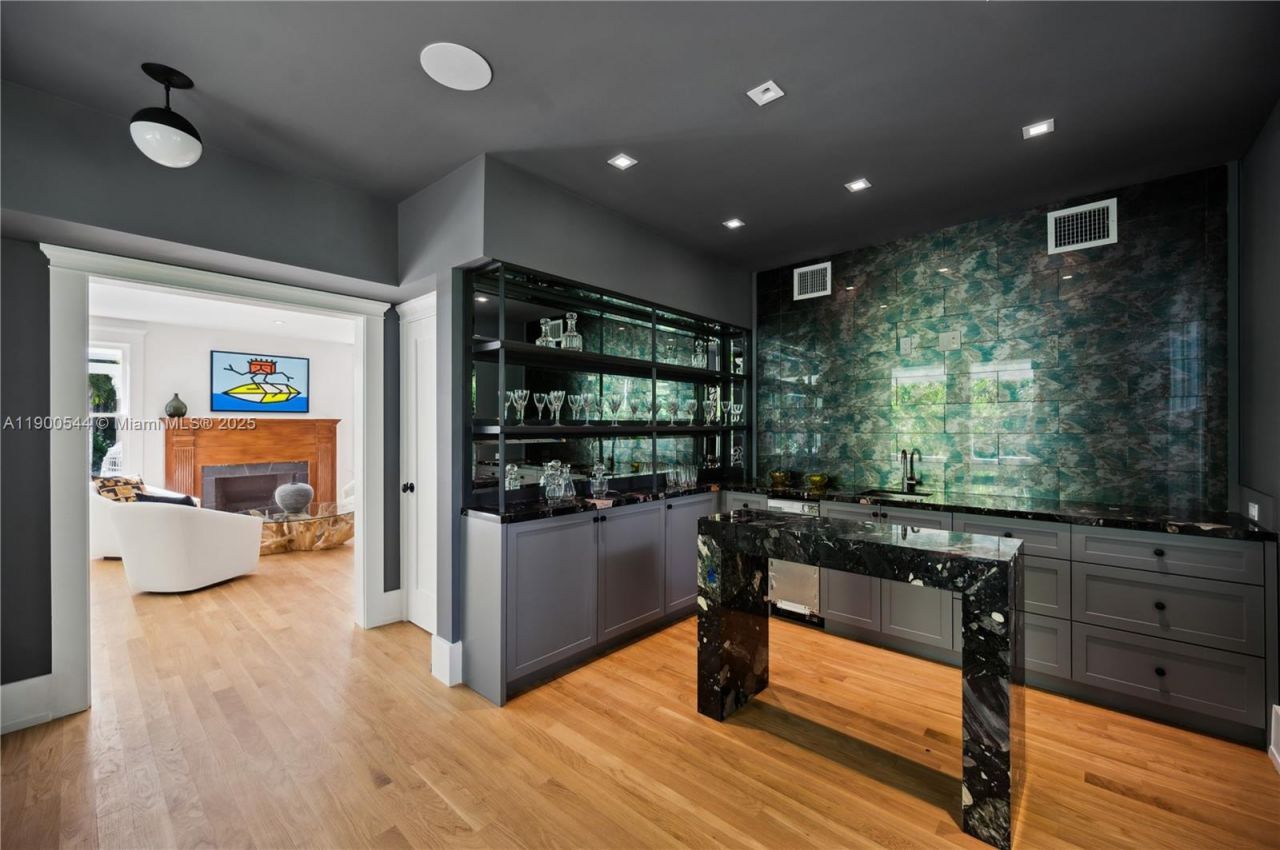 3701 Park Ave, Miami, FL 33133 Photo