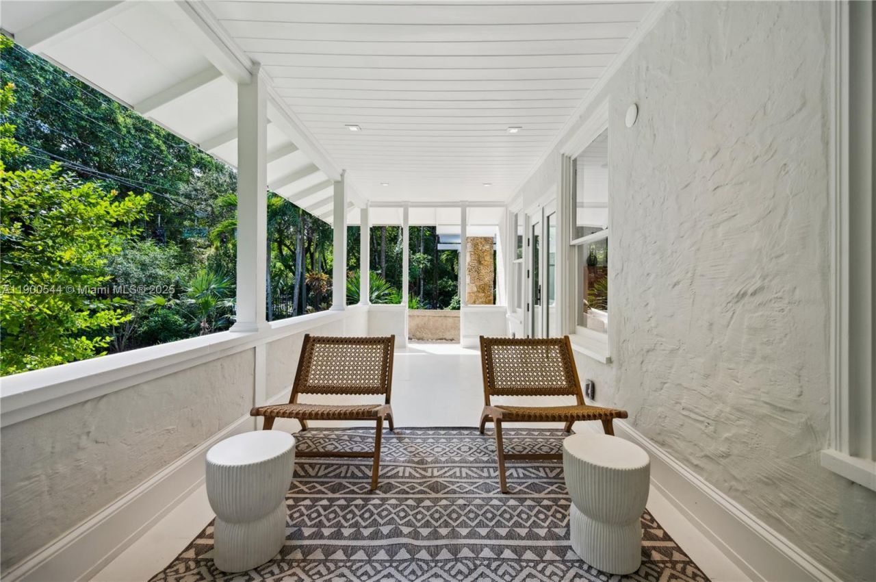 3701 Park Ave, Miami, FL 33133 Photo