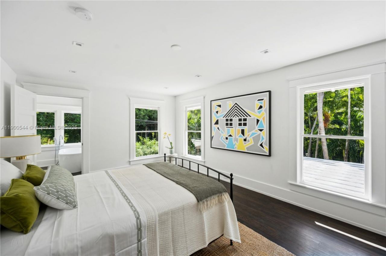 3701 Park Ave, Miami, FL 33133 Photo