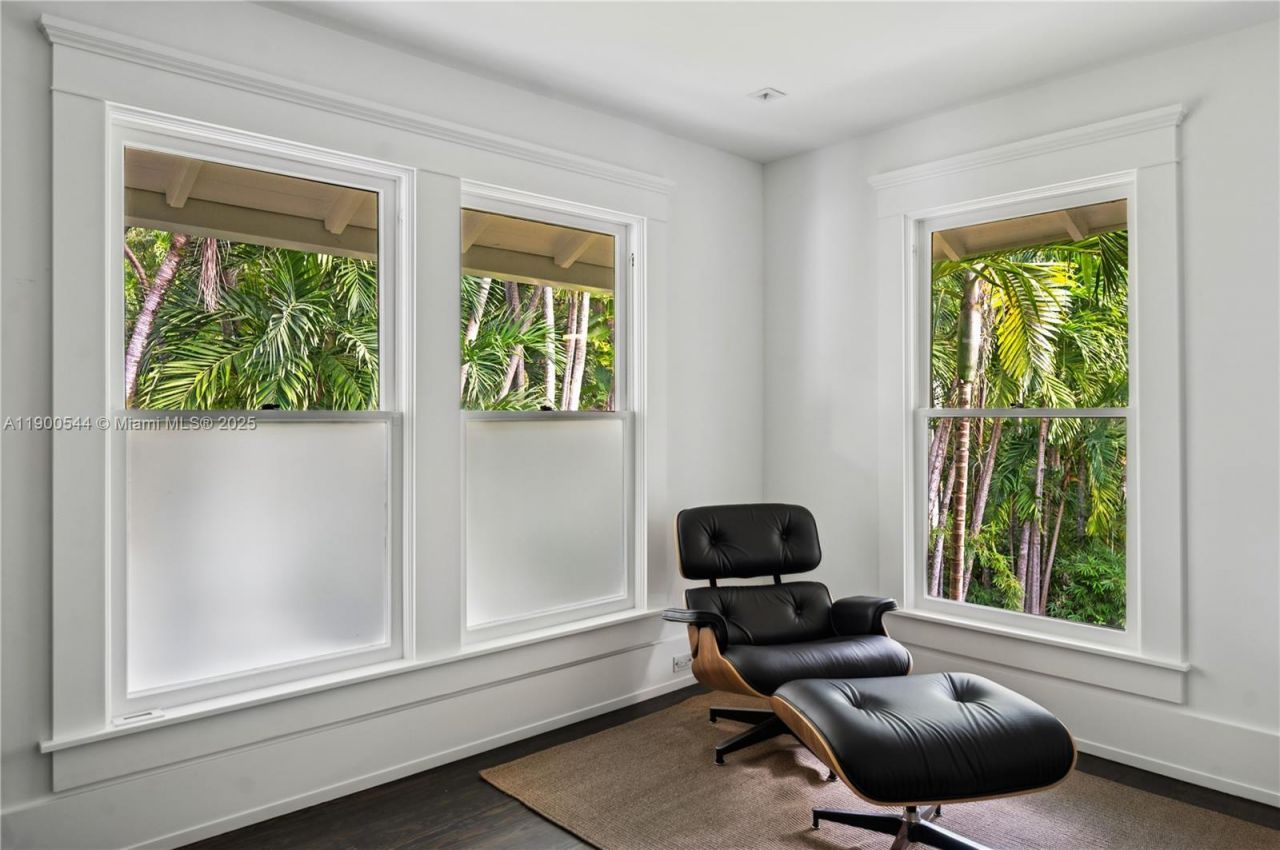 3701 Park Ave, Miami, FL 33133 Photo