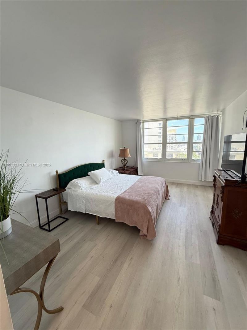 100 Lincoln Rd, Unit 1111, Miami Beach, FL 33139 Photo