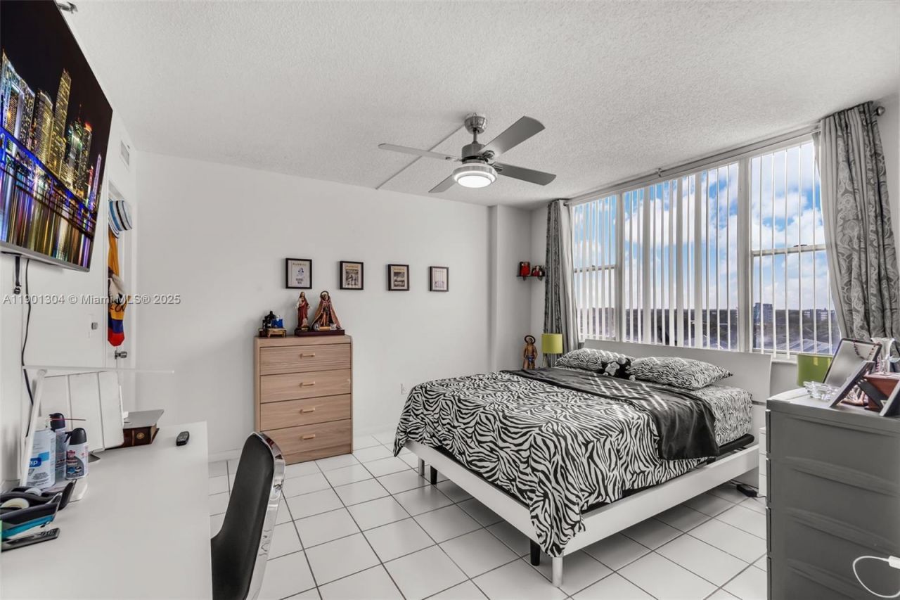 4001 Hillcrest Dr, Unit 812, Hollywood, FL 33021 Photo