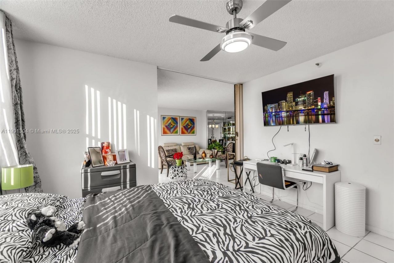 4001 Hillcrest Dr, Unit 812, Hollywood, FL 33021 Photo