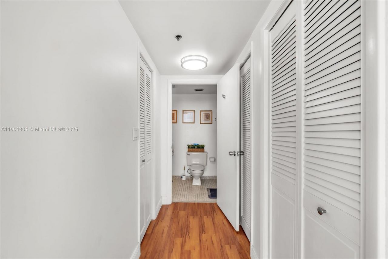 4001 Hillcrest Dr, Unit 812, Hollywood, FL 33021 Photo