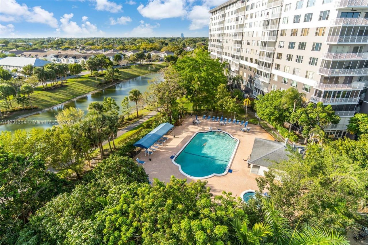 4001 Hillcrest Dr, Unit 812, Hollywood, FL 33021 Photo