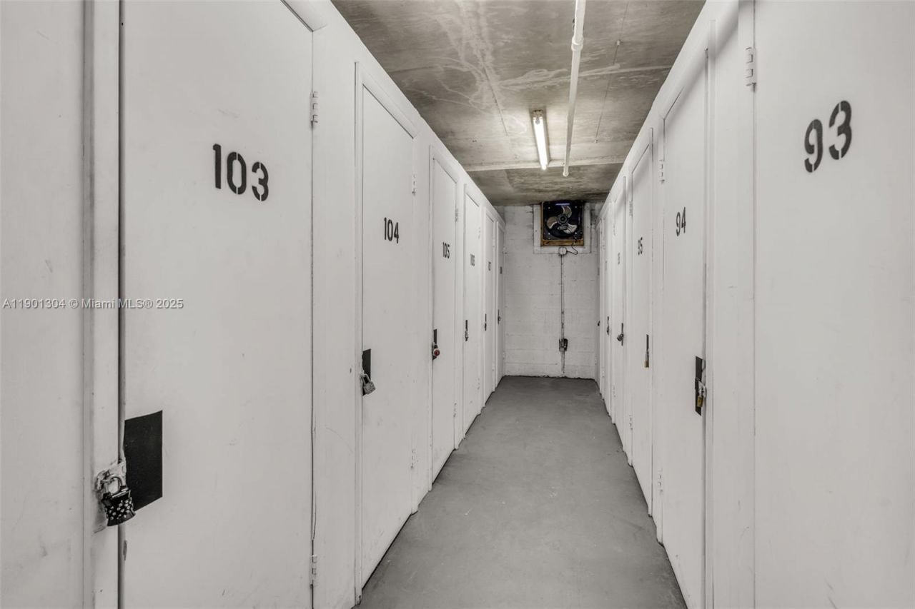 4001 Hillcrest Dr, Unit 812, Hollywood, FL 33021 Photo