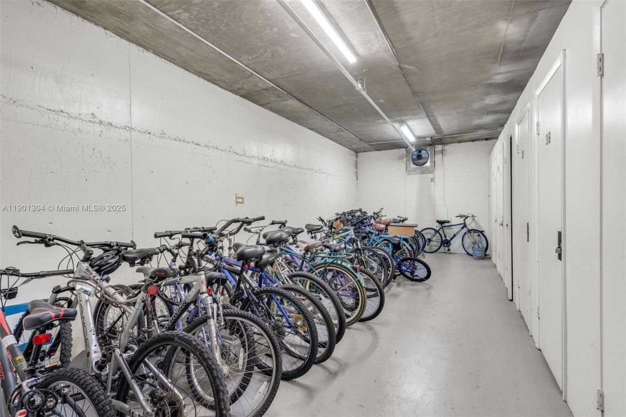 4001 Hillcrest Dr, Unit 812, Hollywood, FL 33021 Photo