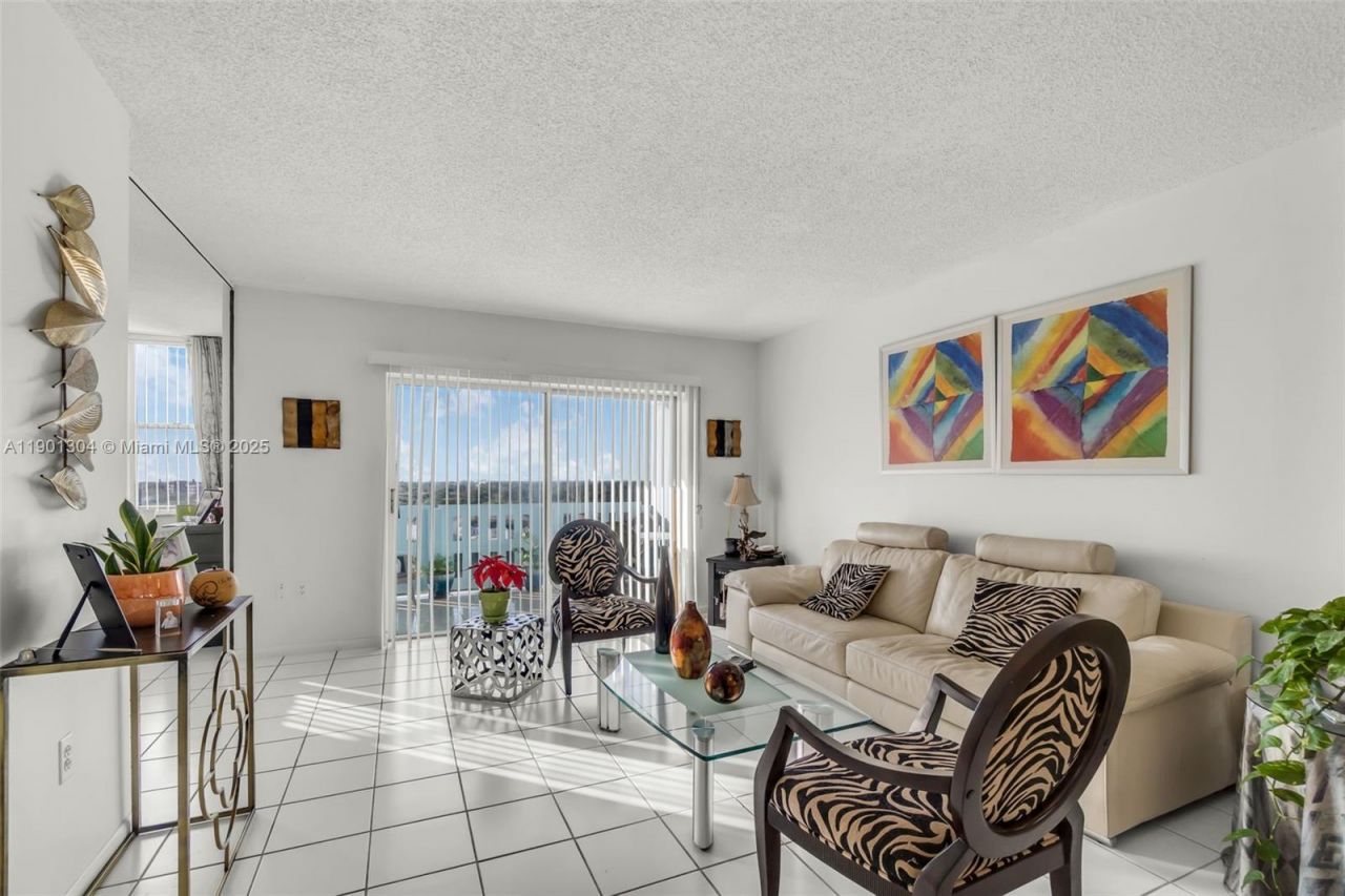 4001 Hillcrest Dr, Unit 812, Hollywood, FL 33021 Photo