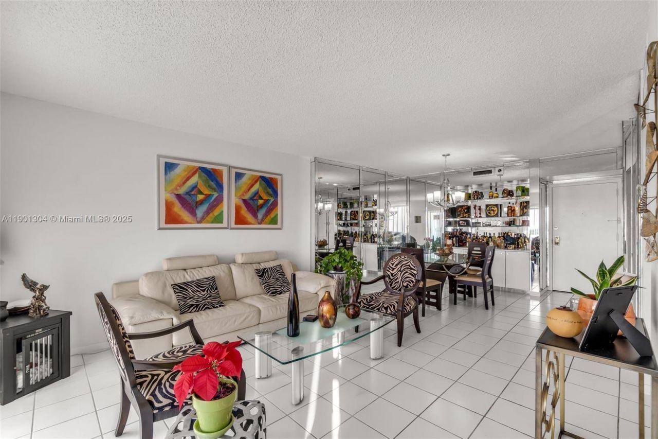 4001 Hillcrest Dr, Unit 812, Hollywood, FL 33021 Photo