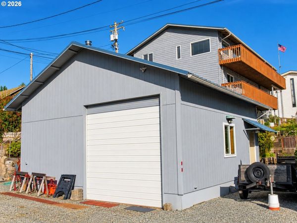 305 CYPRESS AVE, Garibaldi, OR 97118