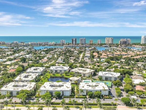 788 Park Shore DR, Unit E39, NAPLES, FL 34103