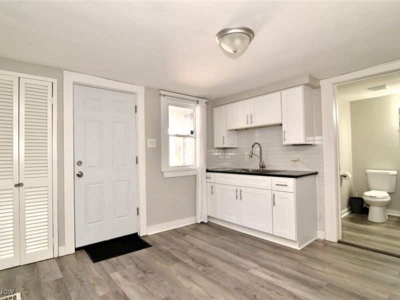 2061 W 33rd Street, Cleveland, OH 44113 Photo 18