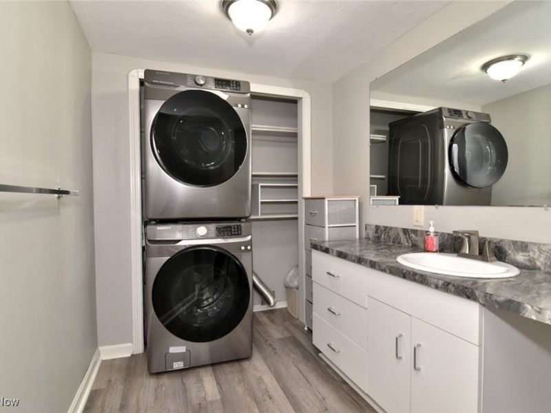 2061 W 33rd Street, Cleveland, OH 44113 Photo 24