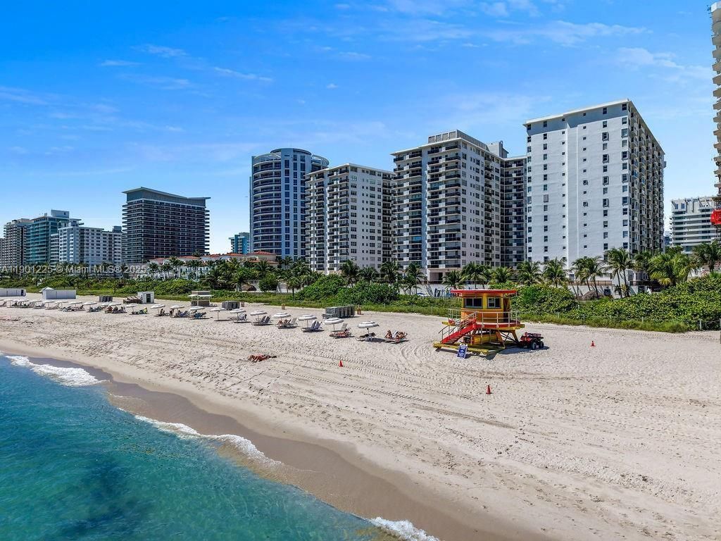 6039 Collins Ave, Unit 1402, Miami Beach, FL 33140 Photo