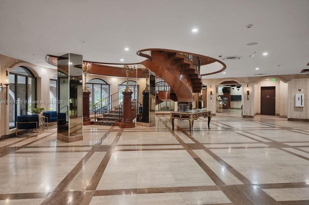 6039 Collins Ave, Unit 1402, Miami Beach, FL 33140 Photo