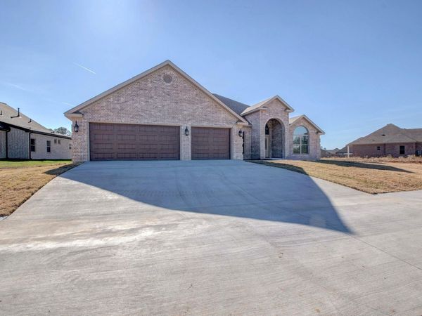 520 Corondelet Lane, Maumelle, AR 72113