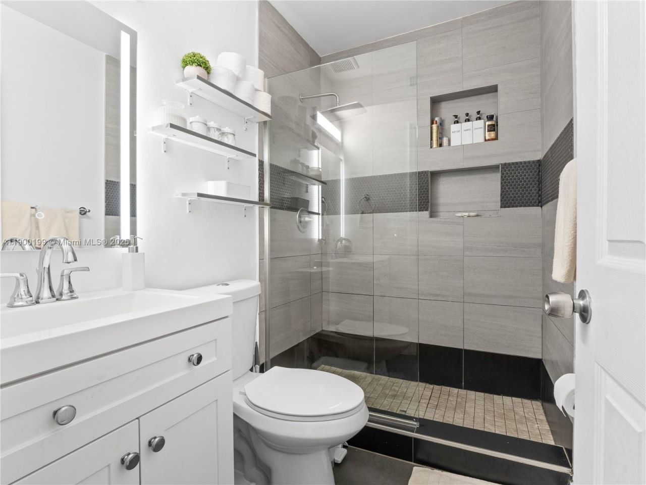 8401 NW 24th Pl, Miami, FL 33147 Photo