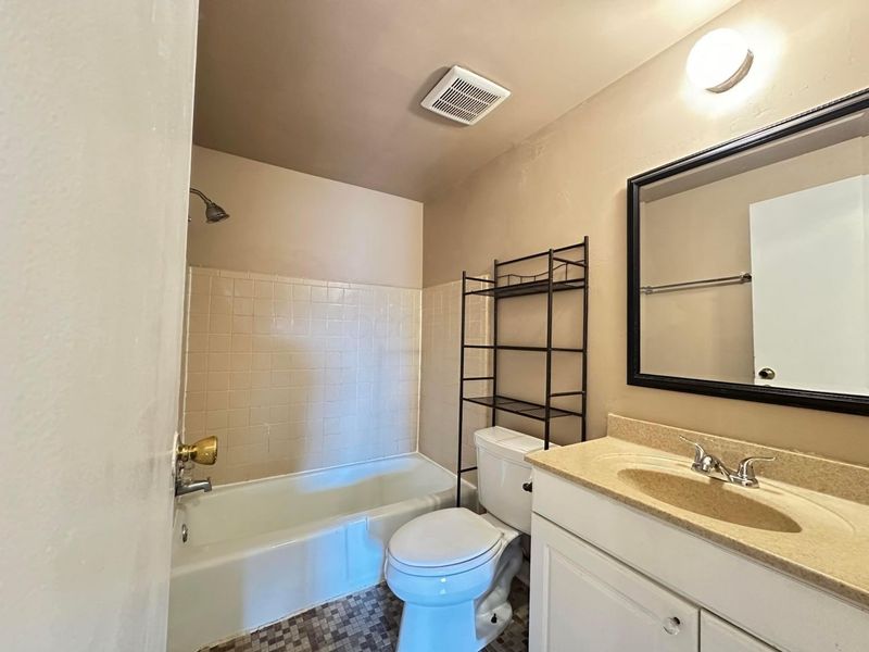 5726 Beechcroft Road, Unit J, Columbus, OH 43229 Photo 18