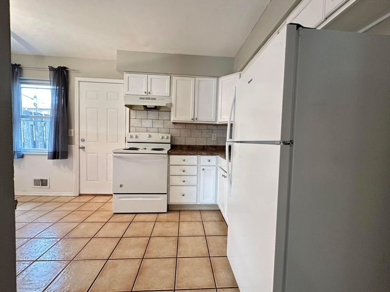 5726 Beechcroft Road, Unit J, Columbus, OH 43229 Photo 6